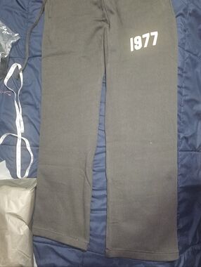 1977 Sweats ESSENTIAL